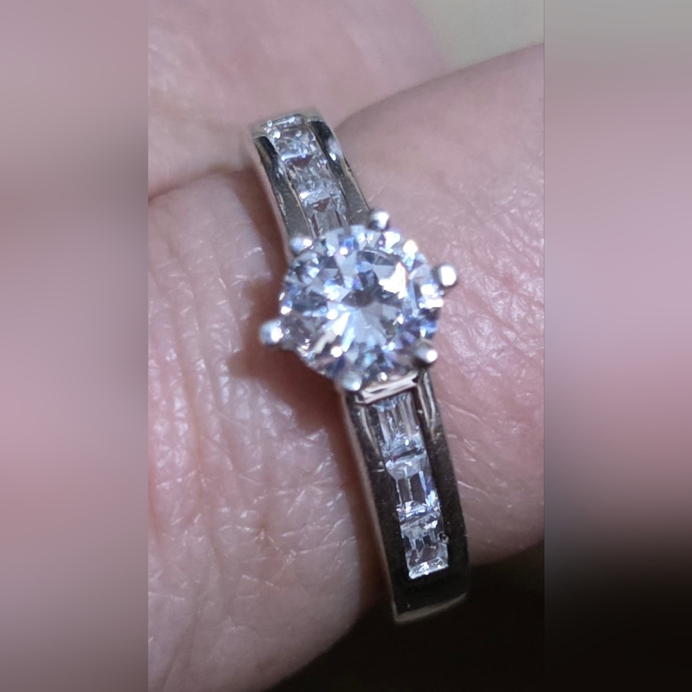 1 CT ROUND BRILLIANT SIMULATED DIAMOND RING SIZE 11 SET IN 925 STERLING SILVER - Picture 4 of 6